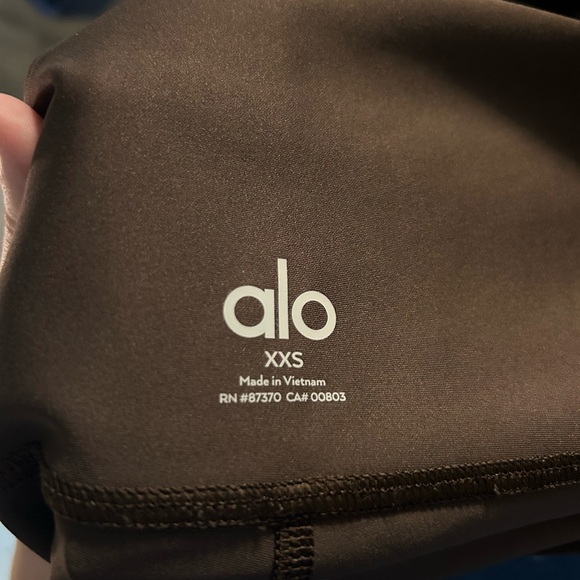 Matching Alo Set (Airlift Advantage Racerback Bra + High Waist Airlift Legging) - Picture 7 of 7